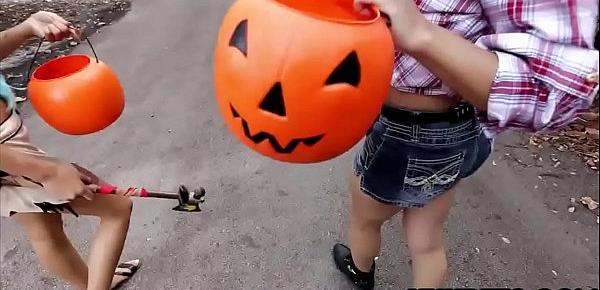  Halloween chicks giving out free blowjobs for candy